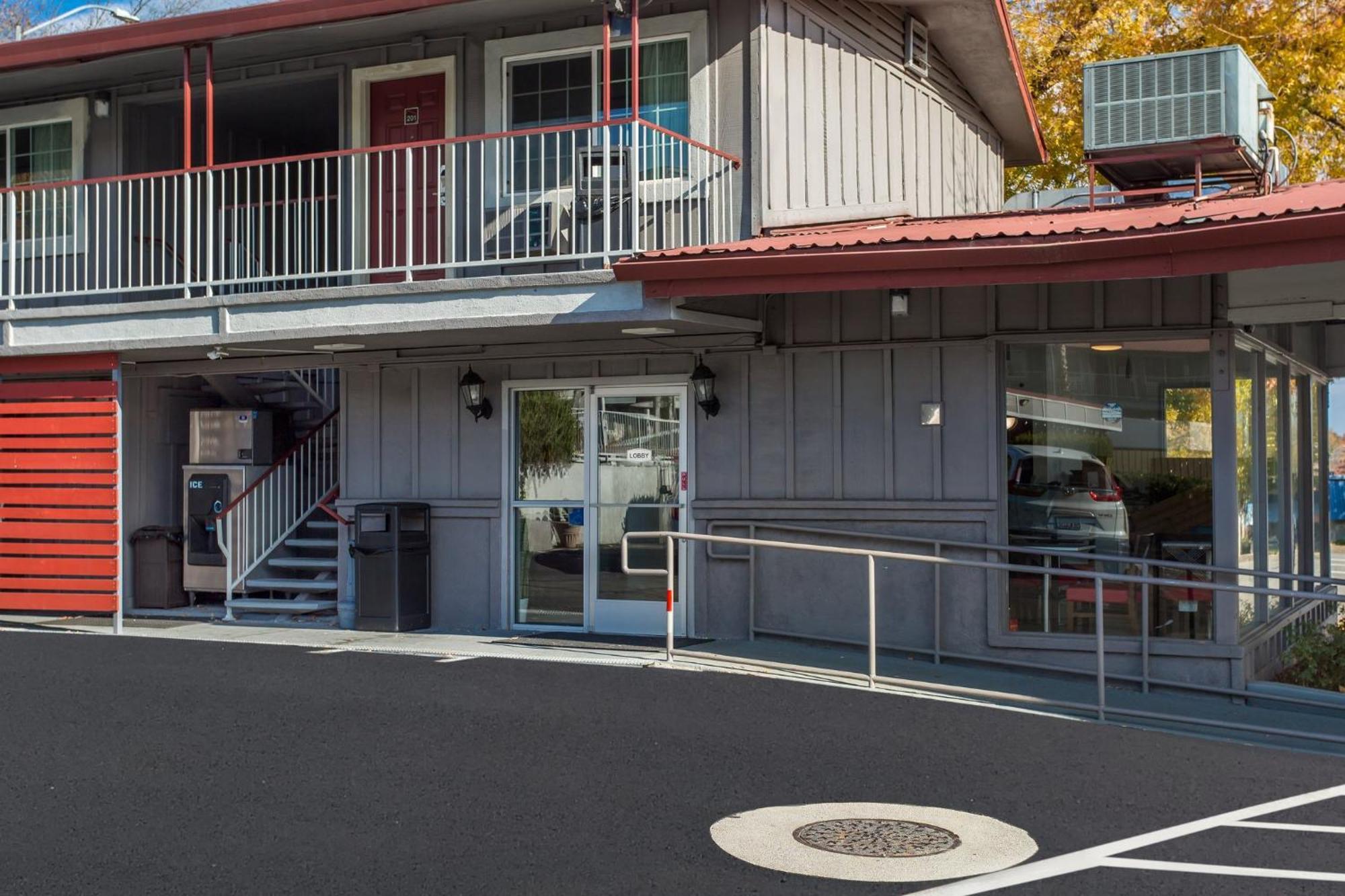 Red Roof Inn Redding Kültér fotó